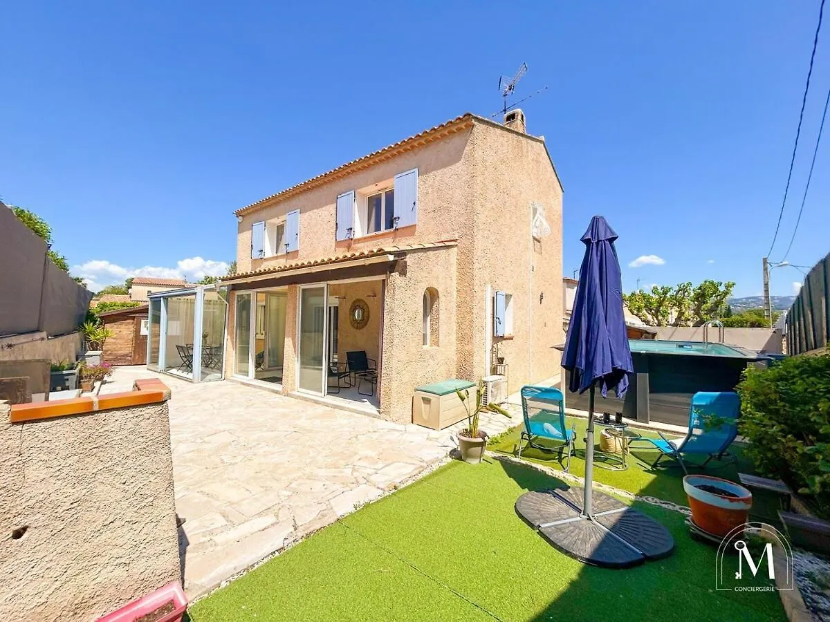Maison 3 Chambres Avec Piscine A Sanary-Sur-Mer 0*,  Francja